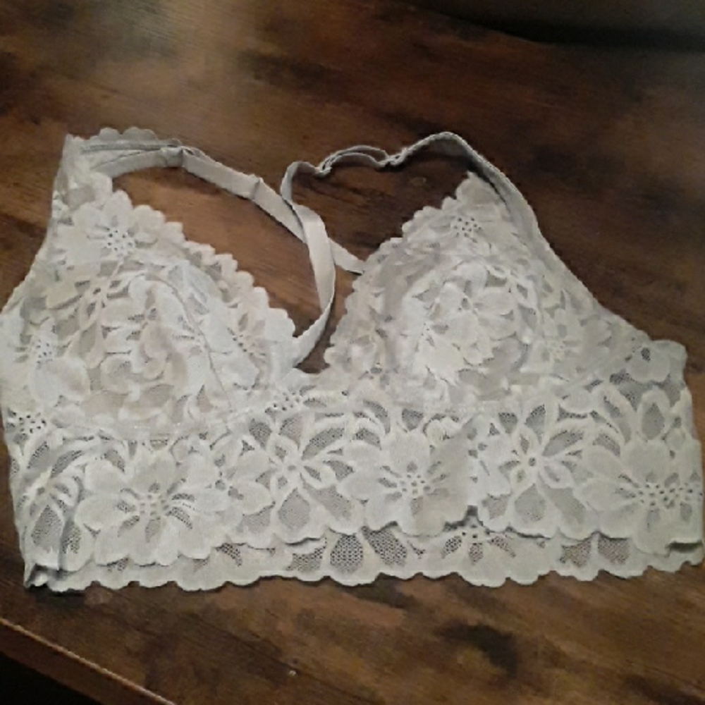 NWOT No Boundaries Large Sage Green Lace Lightly padded Wirefree Bralette